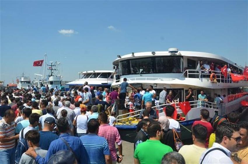 Milyonlar demokrasi için Yenikapı'nın yolunu tuttu