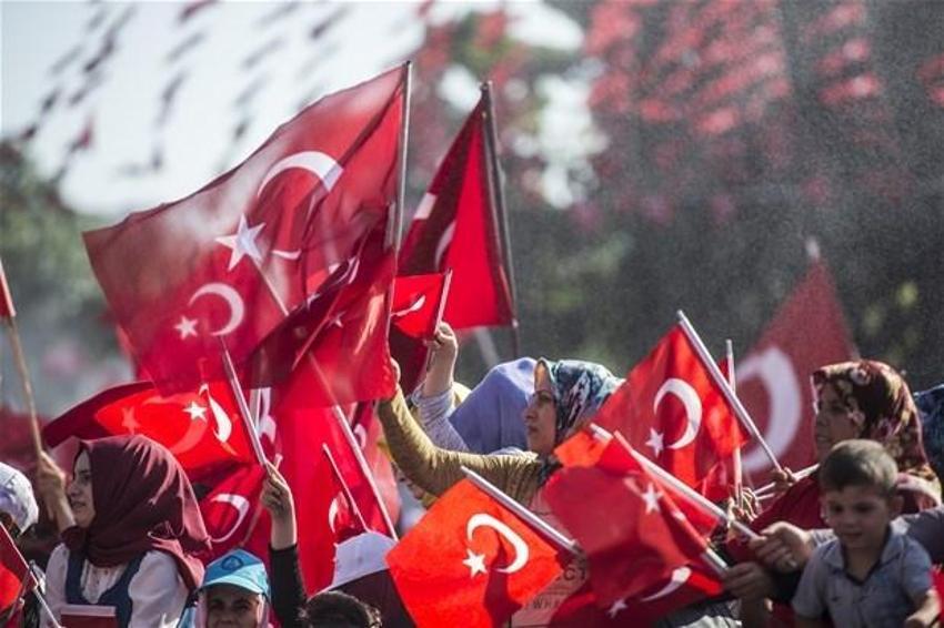 Milyonlar demokrasi için Yenikapı'nın yolunu tuttu