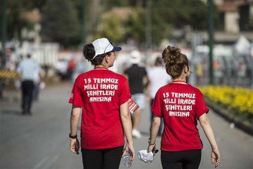 Milyonlar demokrasi için Yenikapı'nın yolunu tuttu