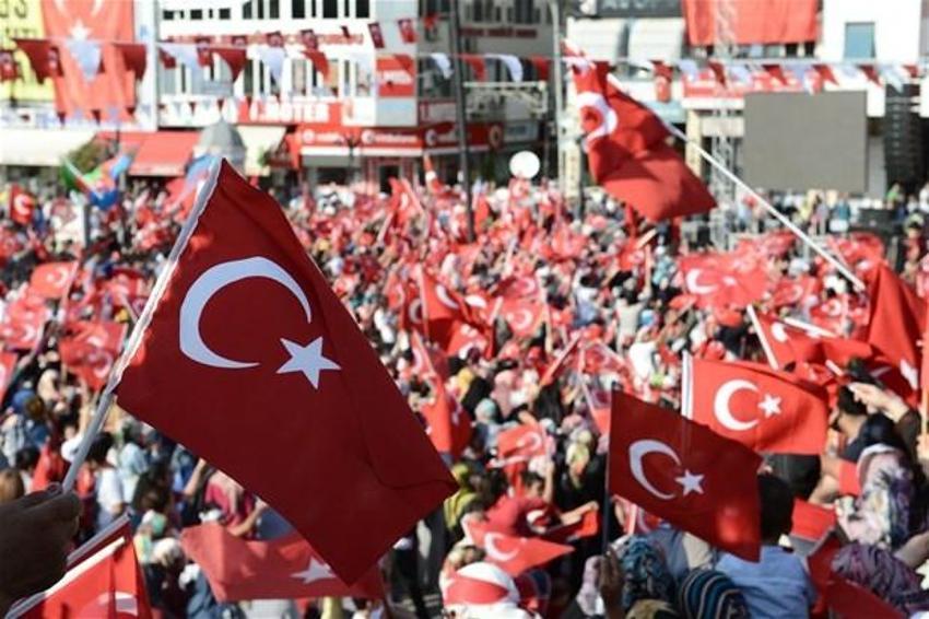 Milyonlar demokrasi için Yenikapı'nın yolunu tuttu