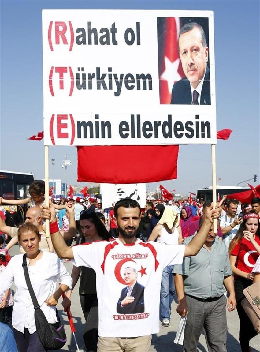 Milyonlar demokrasi için Yenikapı'nın yolunu tuttu
