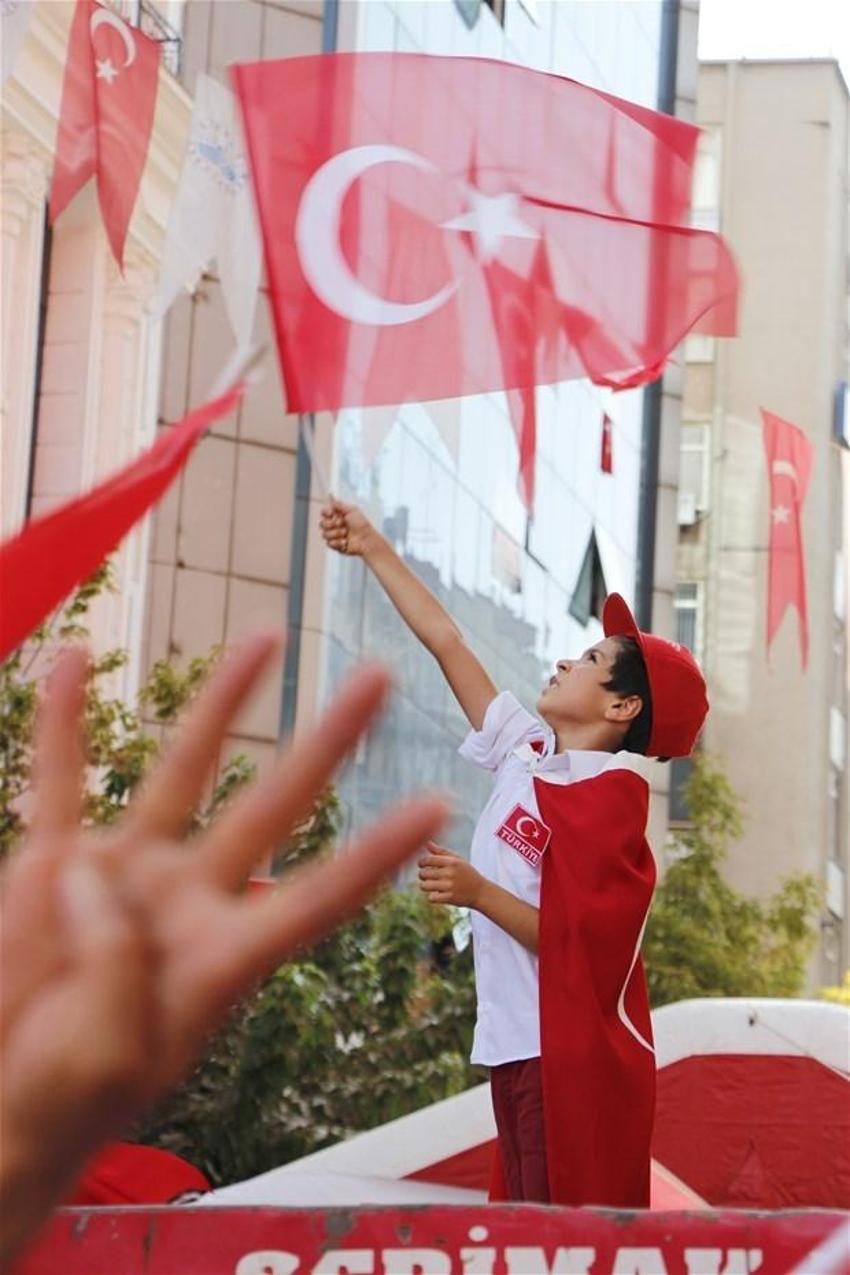 Milyonlar demokrasi için Yenikapı'nın yolunu tuttu