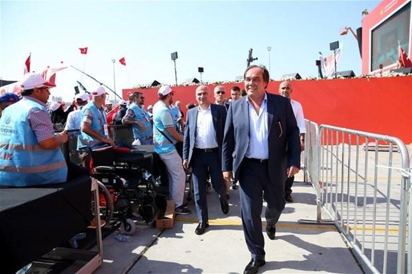 Milyonlar demokrasi için Yenikapı'nın yolunu tuttu