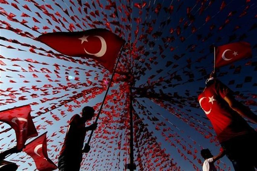 Milyonlar demokrasi için Yenikapı'nın yolunu tuttu