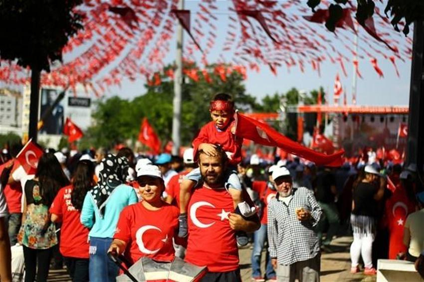 Milyonlar demokrasi için Yenikapı'nın yolunu tuttu