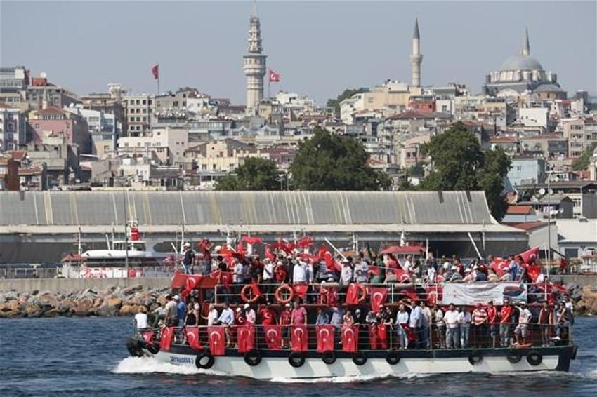 Milyonlar demokrasi için Yenikapı'nın yolunu tuttu