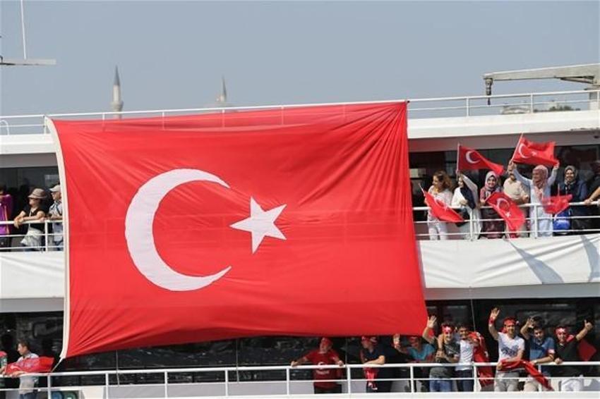 Milyonlar demokrasi için Yenikapı'nın yolunu tuttu