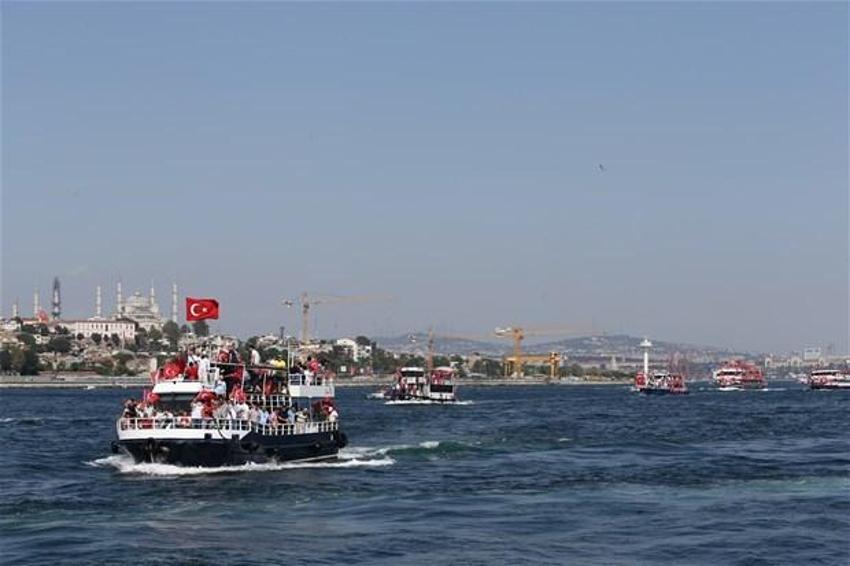 Milyonlar demokrasi için Yenikapı'nın yolunu tuttu