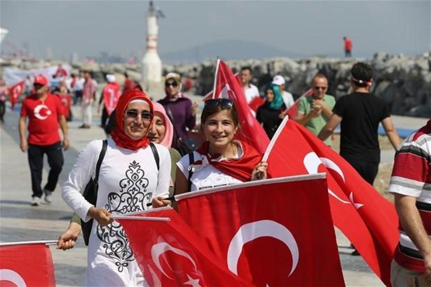 Milyonlar demokrasi için Yenikapı'nın yolunu tuttu
