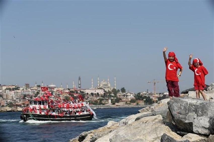 Milyonlar demokrasi için Yenikapı'nın yolunu tuttu