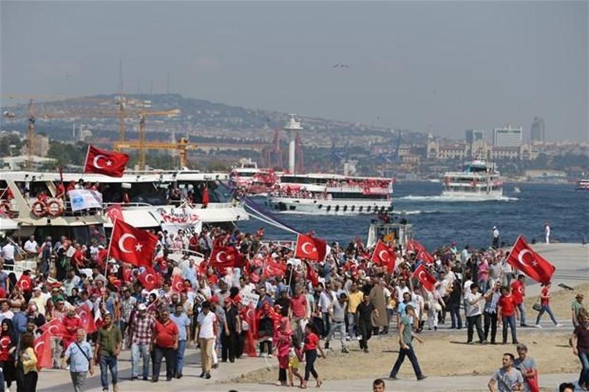 Milyonlar demokrasi için Yenikapı'nın yolunu tuttu
