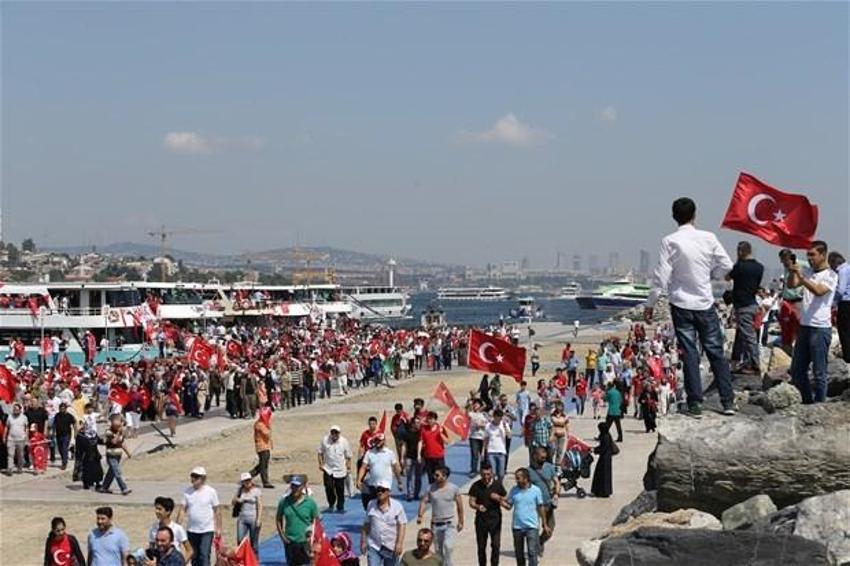 Milyonlar demokrasi için Yenikapı'nın yolunu tuttu