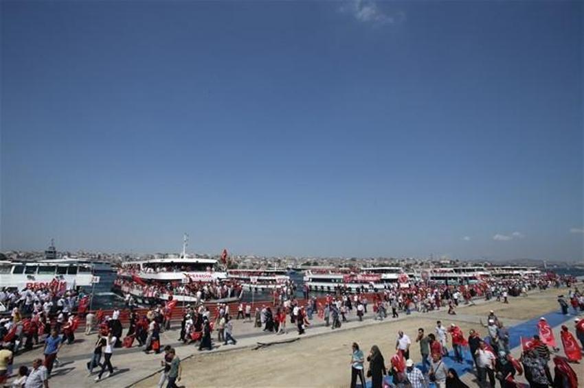 Milyonlar demokrasi için Yenikapı'nın yolunu tuttu