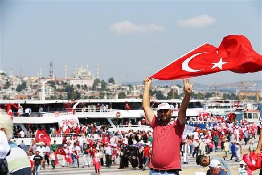 Milyonlar demokrasi için Yenikapı'nın yolunu tuttu