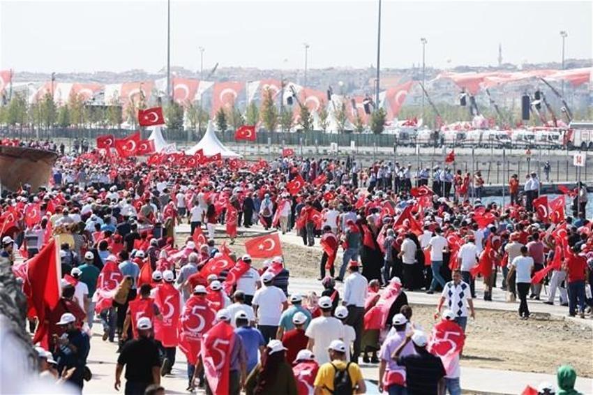 Milyonlar demokrasi için Yenikapı'nın yolunu tuttu
