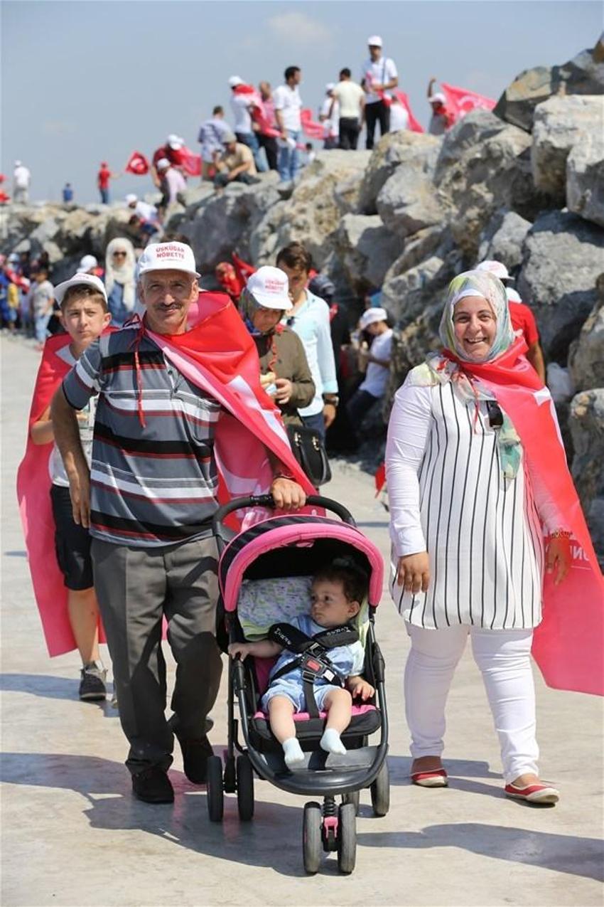 Milyonlar demokrasi için Yenikapı'nın yolunu tuttu