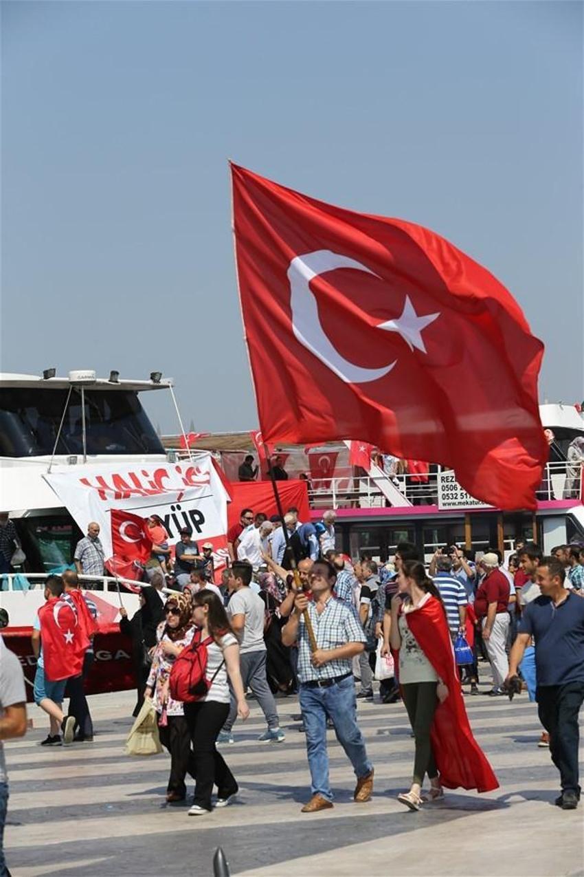 Milyonlar demokrasi için Yenikapı'nın yolunu tuttu
