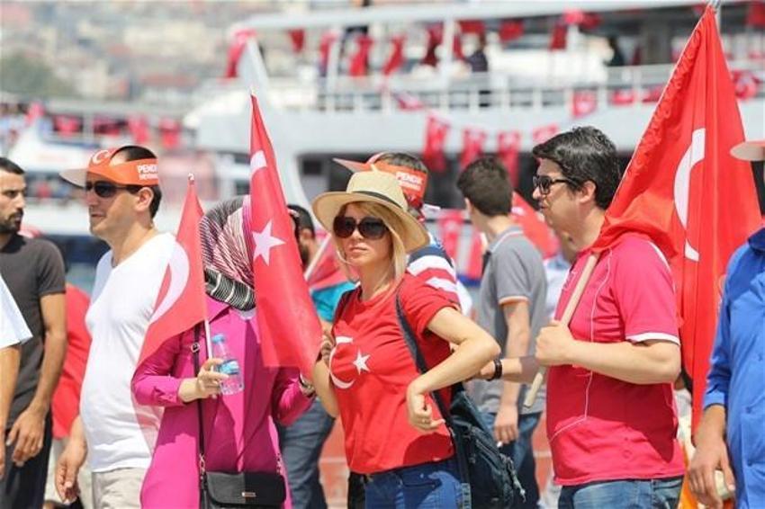 Milyonlar demokrasi için Yenikapı'nın yolunu tuttu