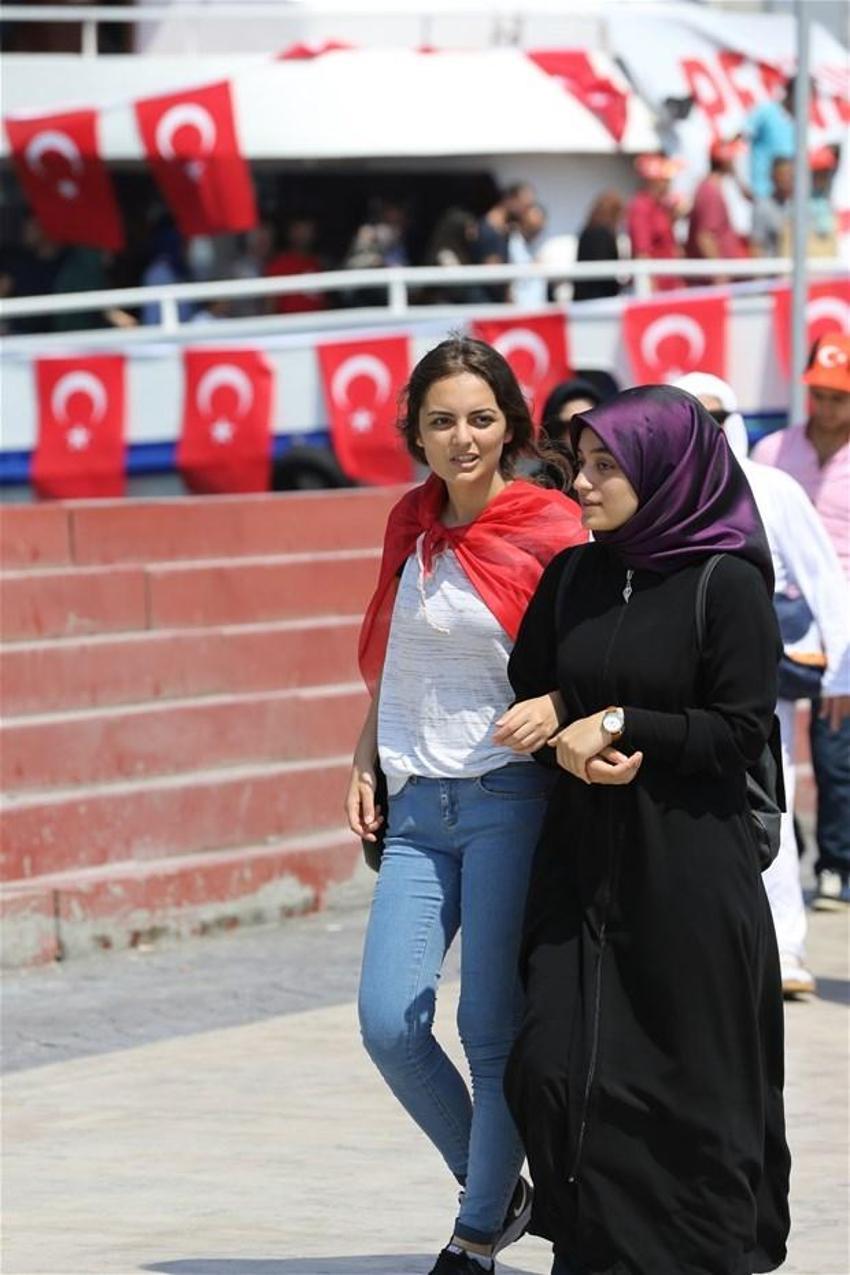 Milyonlar demokrasi için Yenikapı'nın yolunu tuttu