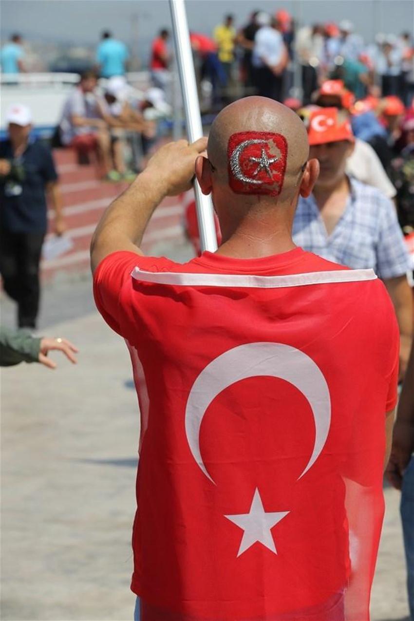 Milyonlar demokrasi için Yenikapı'nın yolunu tuttu