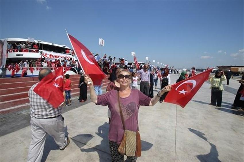 Milyonlar demokrasi için Yenikapı'nın yolunu tuttu