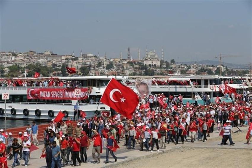 Milyonlar demokrasi için Yenikapı'nın yolunu tuttu