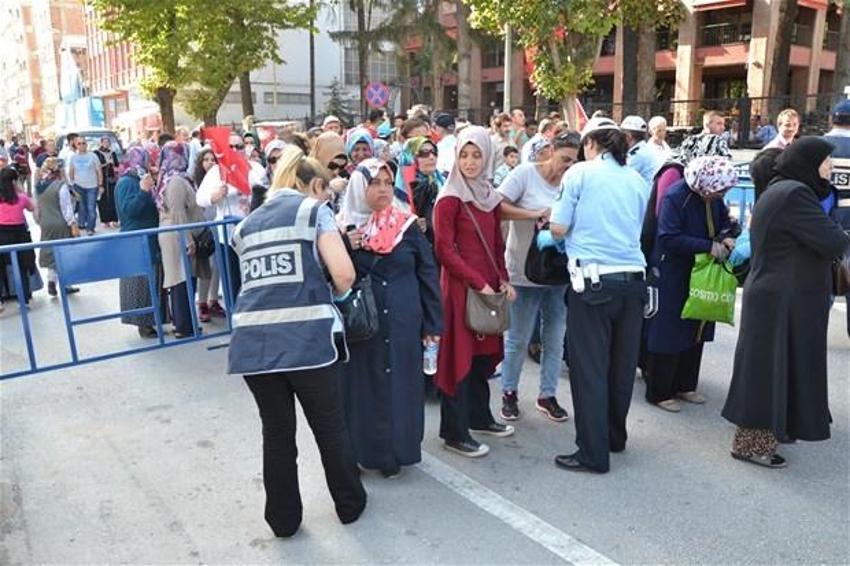 Milyonlar demokrasi için Yenikapı'nın yolunu tuttu