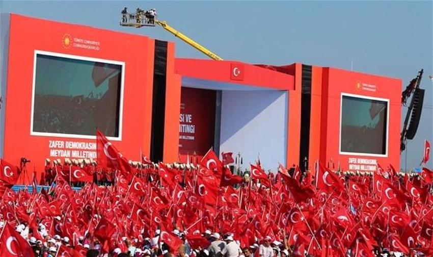 Milyonlar demokrasi için Yenikapı'nın yolunu tuttu