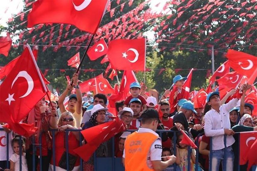 Milyonlar demokrasi için Yenikapı'nın yolunu tuttu