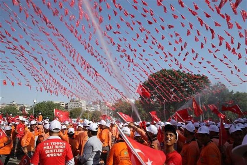 Milyonlar demokrasi için Yenikapı'nın yolunu tuttu