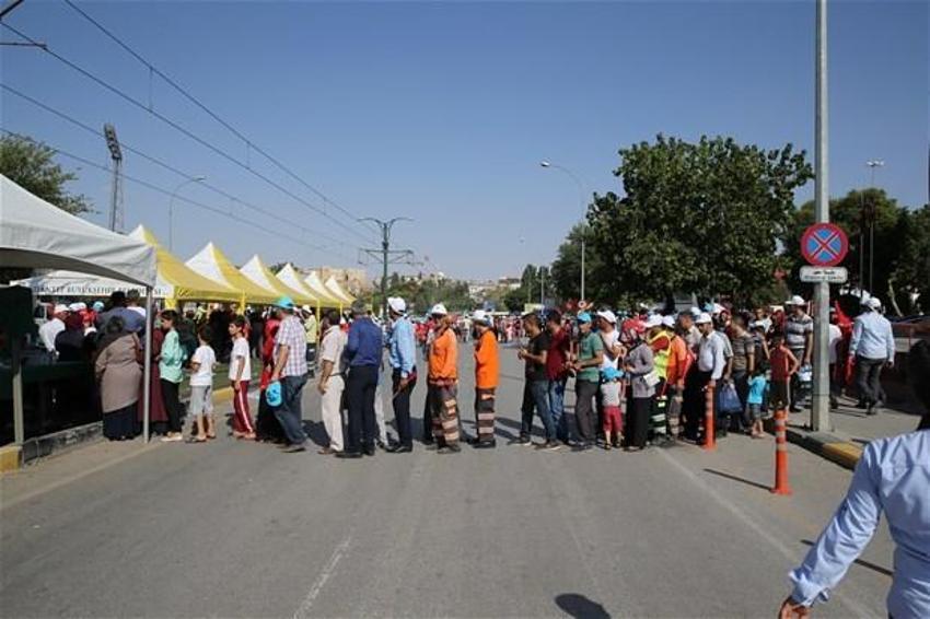 Milyonlar demokrasi için Yenikapı'nın yolunu tuttu