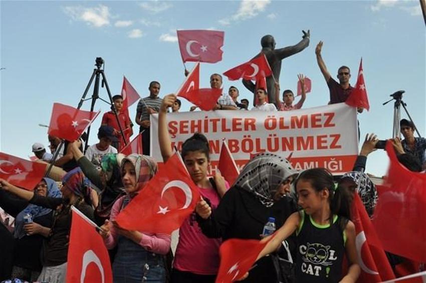Milyonlar demokrasi için Yenikapı'nın yolunu tuttu