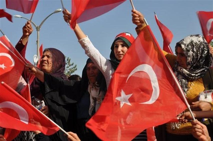 Milyonlar demokrasi için Yenikapı'nın yolunu tuttu