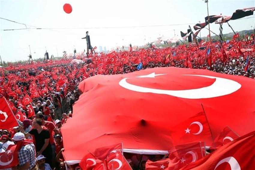 Milyonlar demokrasi için Yenikapı'nın yolunu tuttu