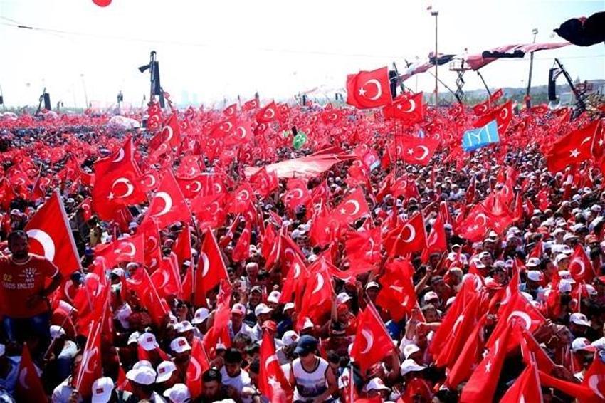 Milyonlar demokrasi için Yenikapı'nın yolunu tuttu