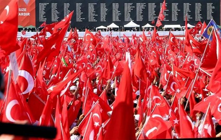 Milyonlar demokrasi için Yenikapı'nın yolunu tuttu