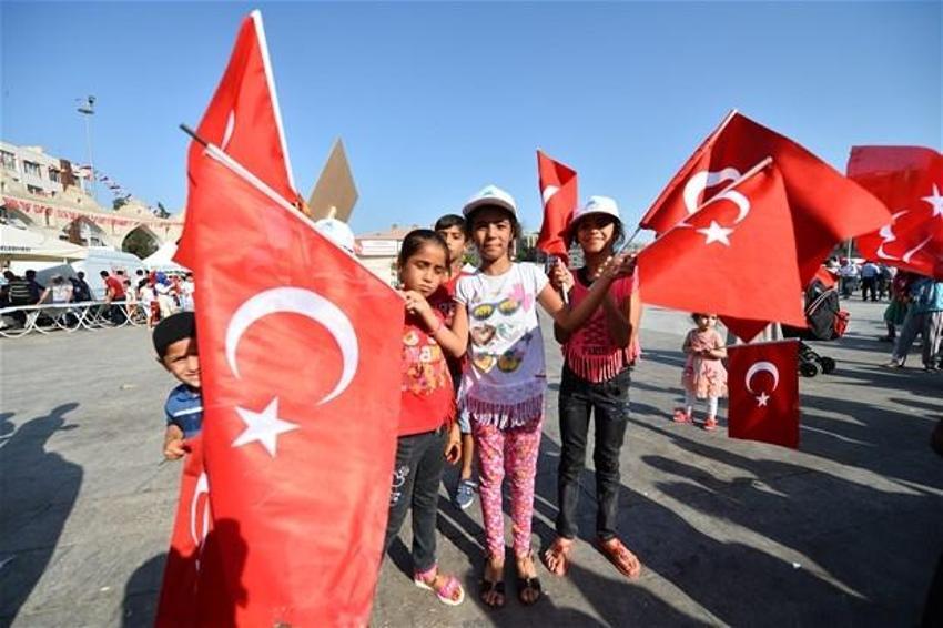 Milyonlar demokrasi için Yenikapı'nın yolunu tuttu
