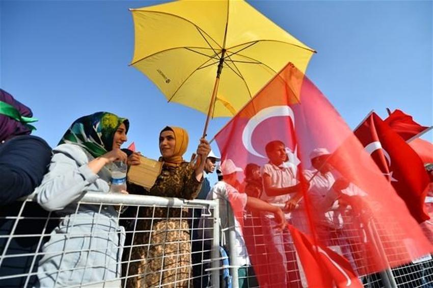 Milyonlar demokrasi için Yenikapı'nın yolunu tuttu