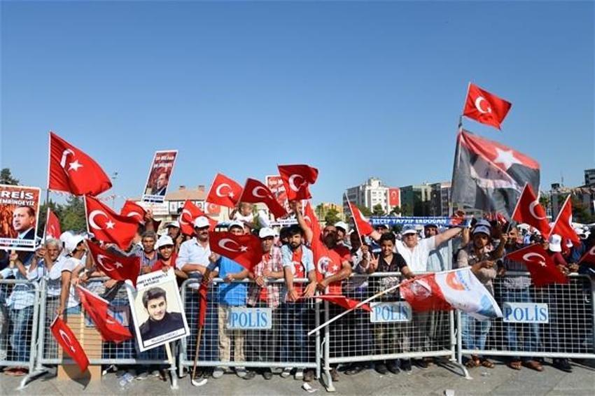 Milyonlar demokrasi için Yenikapı'nın yolunu tuttu