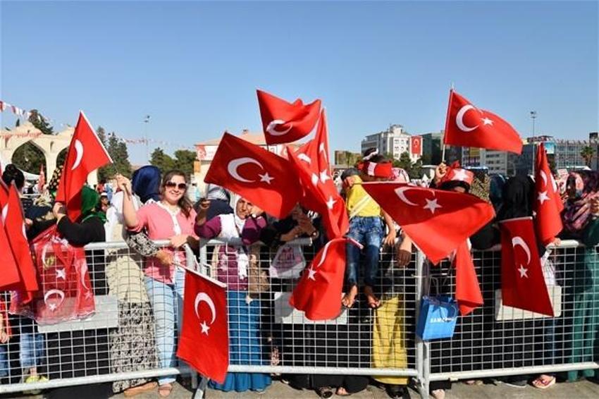 Milyonlar demokrasi için Yenikapı'nın yolunu tuttu