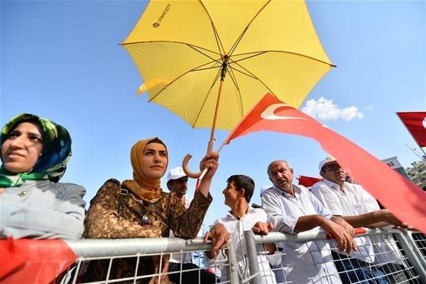 Milyonlar demokrasi için Yenikapı'nın yolunu tuttu
