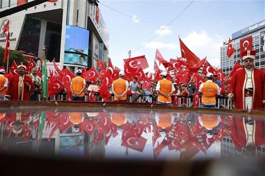 Milyonlar demokrasi için Yenikapı'nın yolunu tuttu