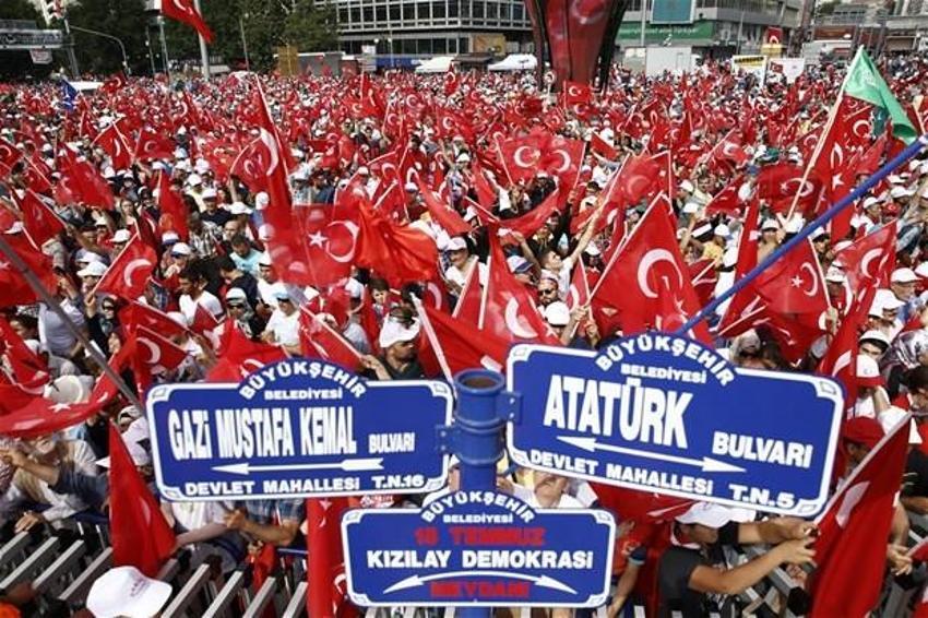 Milyonlar demokrasi için Yenikapı'nın yolunu tuttu