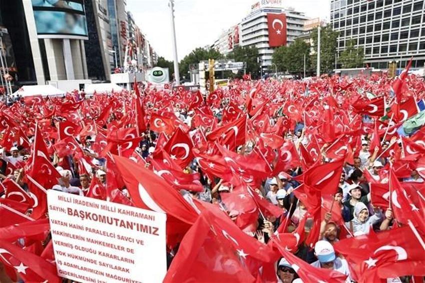 Milyonlar demokrasi için Yenikapı'nın yolunu tuttu