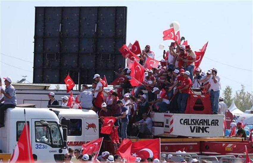 Milyonlar demokrasi için Yenikapı'nın yolunu tuttu