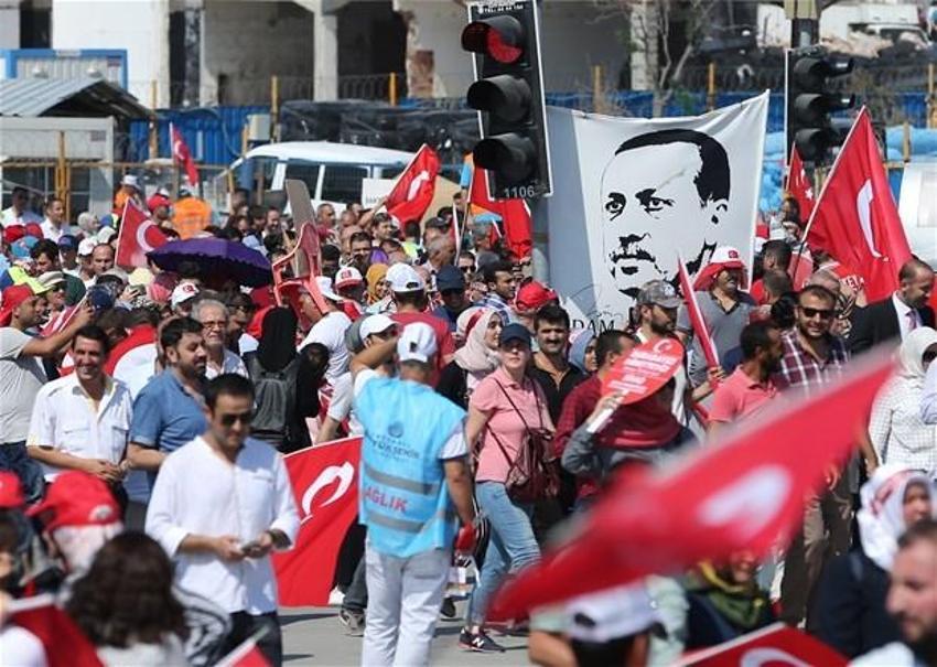 Milyonlar demokrasi için Yenikapı'nın yolunu tuttu