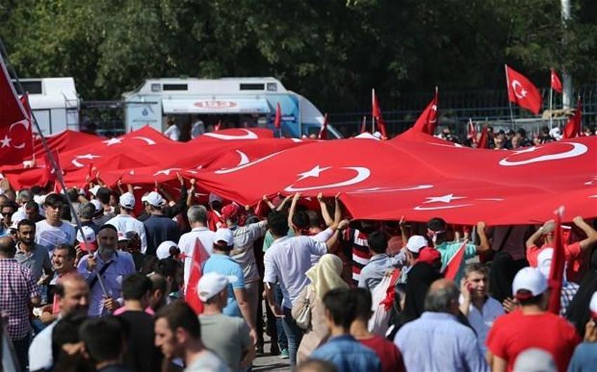 Milyonlar demokrasi için Yenikapı'nın yolunu tuttu