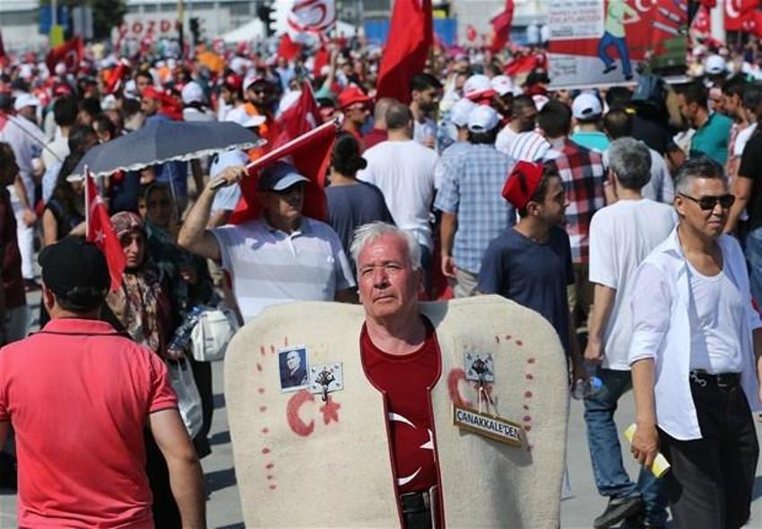 Milyonlar demokrasi için Yenikapı'nın yolunu tuttu