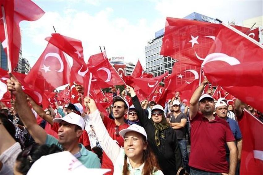 Milyonlar demokrasi için Yenikapı'nın yolunu tuttu