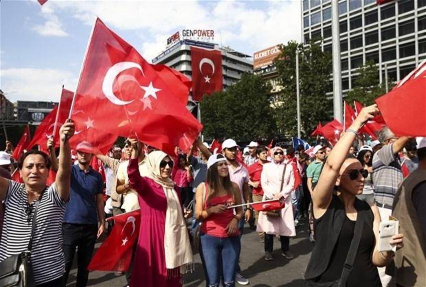 Milyonlar demokrasi için Yenikapı'nın yolunu tuttu